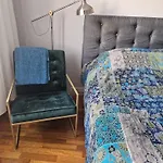 Guesthouset Charming By Rock Church